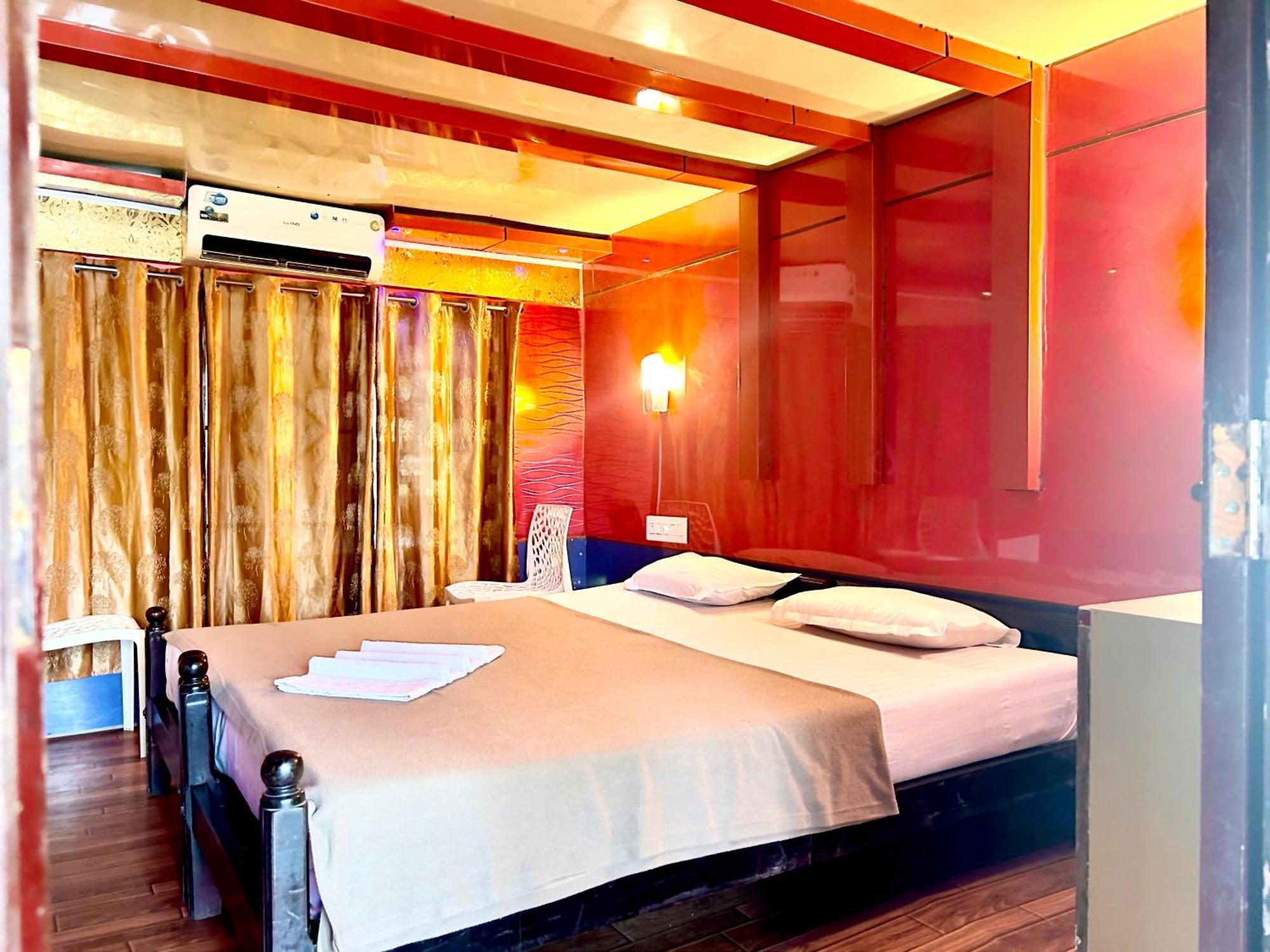 Harmony Houseboats Hotel Alappuzha Exterior photo
