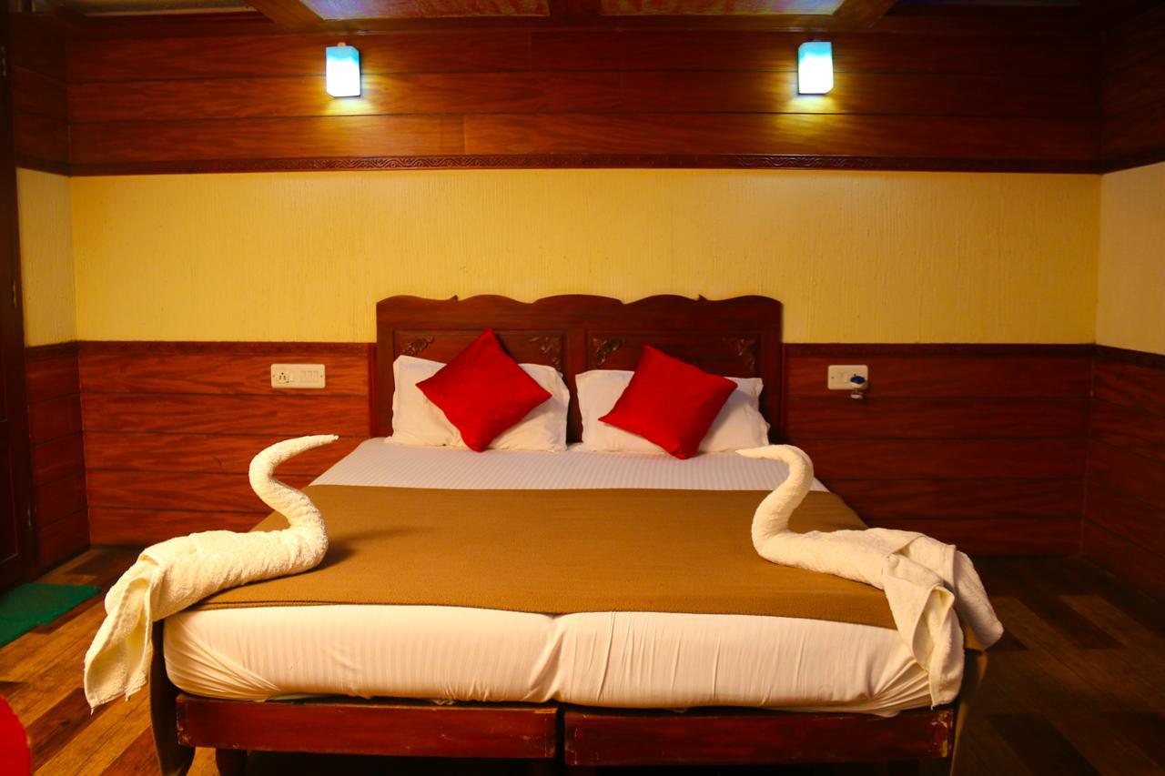Harmony Houseboats Hotel Alappuzha Exterior photo