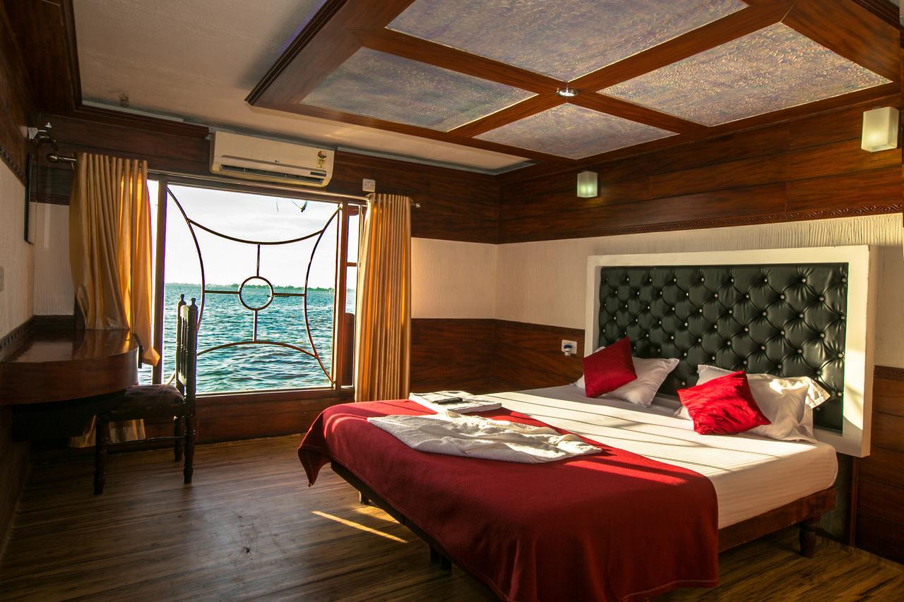 Harmony Houseboats Hotel Alappuzha Exterior photo
