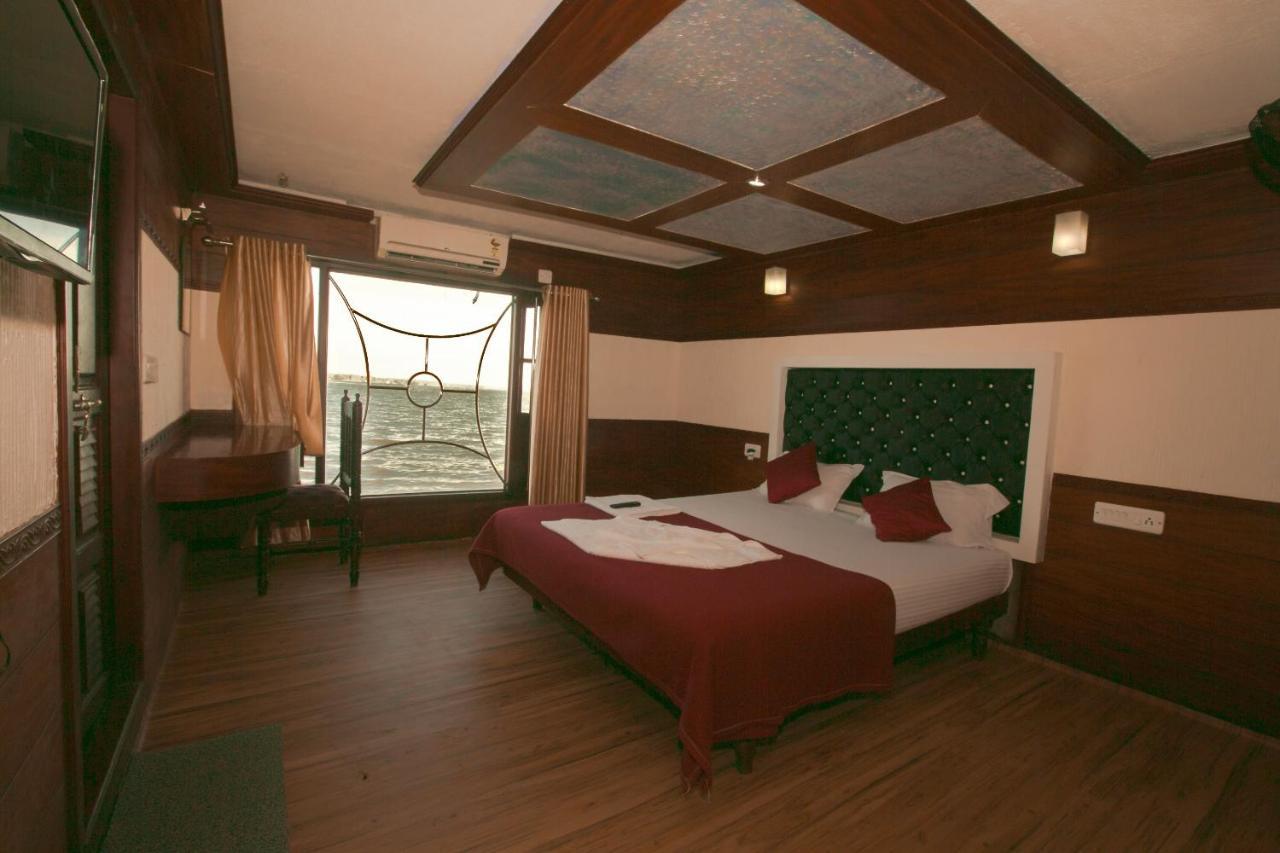 Harmony Houseboats Hotel Alappuzha Exterior photo